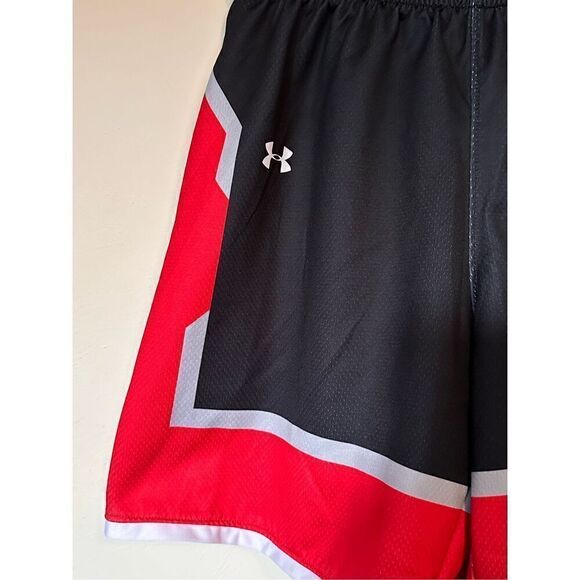 Under Armour Shorts Black w/Red & White Size W-M 21 - Picture 3 of 4